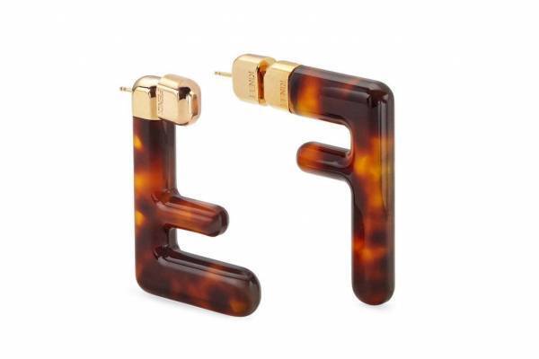 フェンディ「FF イヤリング」“FF ロゴ”の新作ファッションジュエリー、上品なべっ甲風仕上げなど