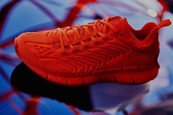 ミタスニーカーズ×リーボック“東京タワー”スニーカー、オレンジ1色で染めた大胆カラー