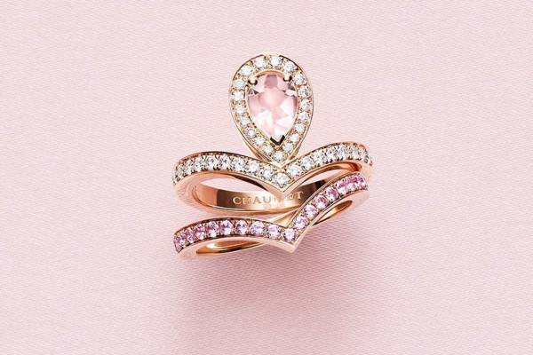 ショーメ「シャーベットカラー＆レース」モチーフのジュエリー、柔らかピンクやパールのリングなど