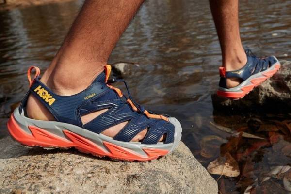 ホカ オネオネの新作サンダル「ホパラ」厚底ソール＆アウトドアに向けたアッパーデザイン