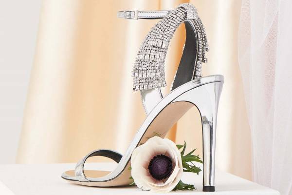 ジュゼッペ ザノッティ“クリスタルリボン”きらめく新作ハイヒールサンダル「ジャミラ」