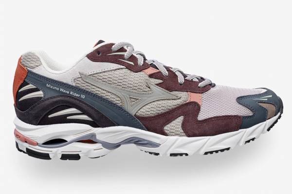 ミズノ×ウッドウッドのスニーカー「ウェーブライダー 10」メッシュに7色のヌバックを組み合わせて