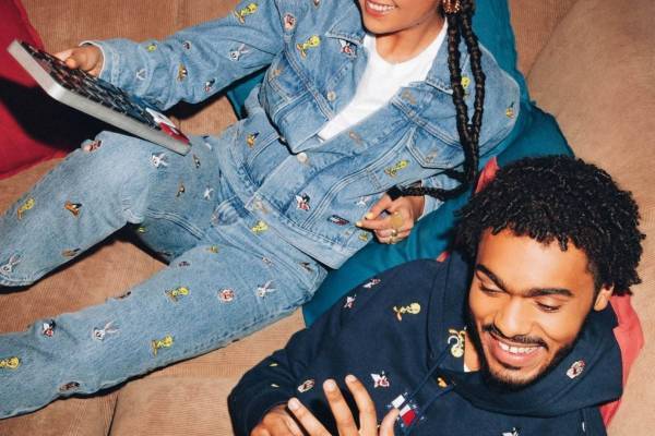 トミー ジーンズ、トゥイーティーやバッグス・バニーを配したTシャツやパーカーなど