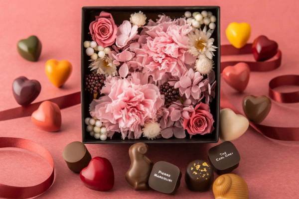 ピエール マルコリーニ、華やかなプリザーブドフラワーを詰めた“母の日”チョコボックス
