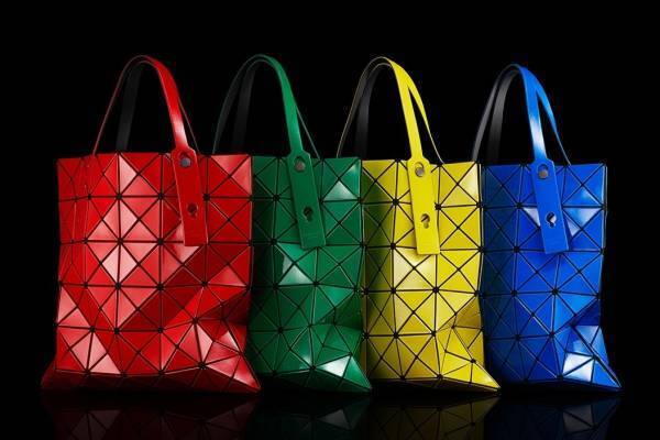 BAO BAO ISSEY MIYAKE“ビビッドカラー”の新作トートバッグ＆ポーチ