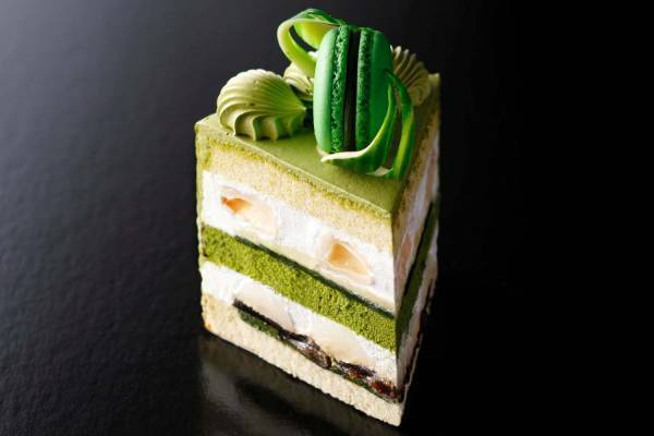 ホテルニューオータニ“着物”のような断面美を持つ抹茶ショートケーキ、白玉や黒蜜あんこ入り