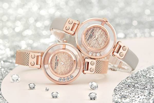 ヴィクトリア・ハイド ロンドンの新作腕時計、大粒クリスタルが“キラキラ”揺れ動くデザイン