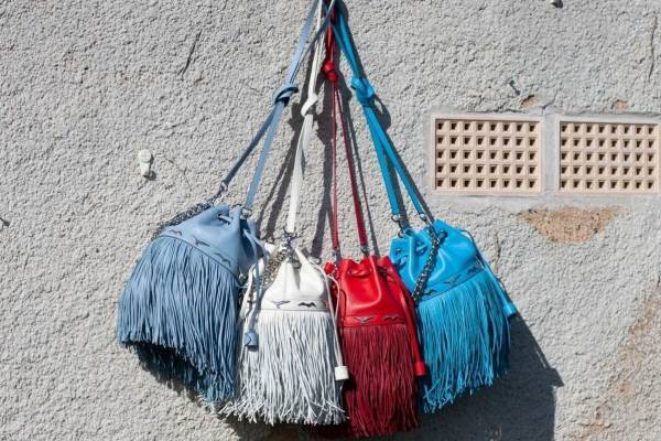 J&M デヴィッドソン新作バッグ、英国の風景画を配したトートバッグ＆鳥形スタッズのショルダー