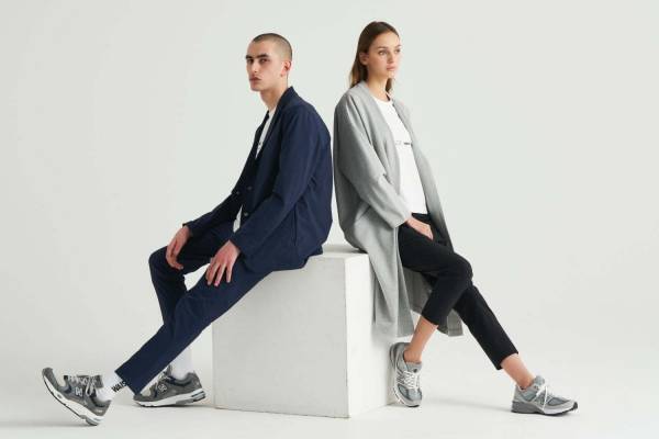 ニューバランス“シューズを美しく見せる”パンツ「ウエスト トゥ トウ」に新色＆ジャケットなど