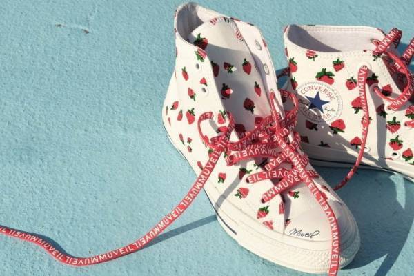 コンバース トウキョウ×ミュベール初のスニーカー、“イチゴ”の総柄「オールスター」