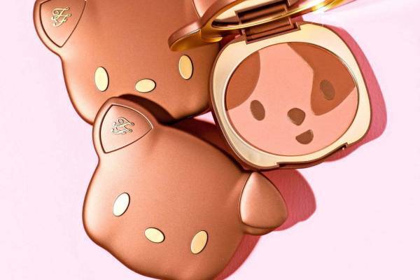 トゥー フェイスド「犬のクローバー」シリーズに新作“子犬のような小顔”を叶えるブロンザー