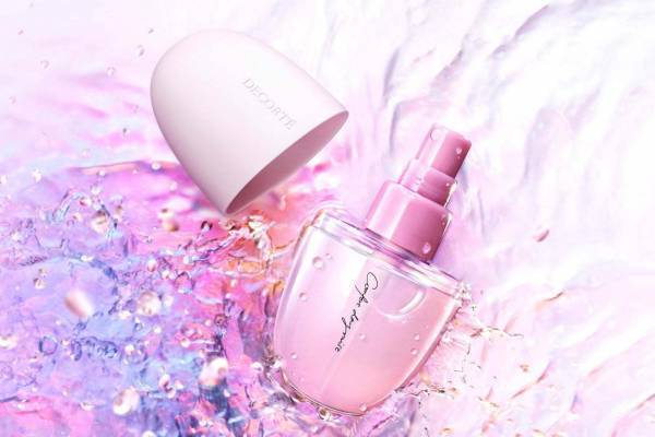 コスメデコルテのミスト状化粧水、シュッとひと吹きで“化粧もちアップ”＆うるおいチャージ