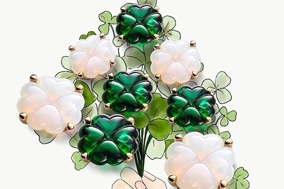 バカラ“四つ葉のクローバー”モチーフのジュエリー、ハート型クリスタルを葉に見立てたネックレスやリング