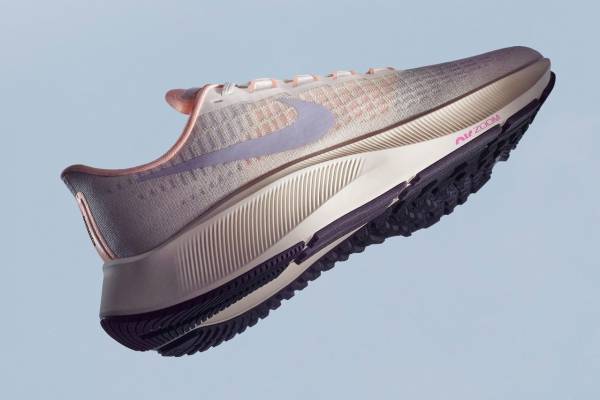 ナイキ新シューズ「ナイキ エア ズーム ペガサス 37」クッション約2倍の厚底ソール