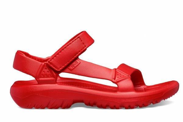 Tevaのカラフルサンダル「ハリケーン ドリフト」“水に浮かぶほど”軽く、弾むような履き心地