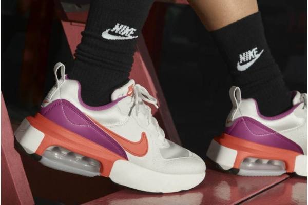 ナイキ“ウィメンズ用エア マックス”「エア マックス ヴェローナ」90'sシューズ着想の新色