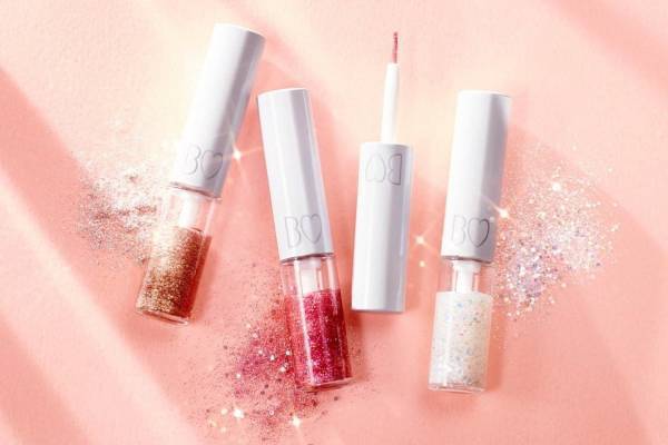 吉田朱里のビー アイドル「グリッターライナー」宝石級のきらきらラメで“うるうる”アイに