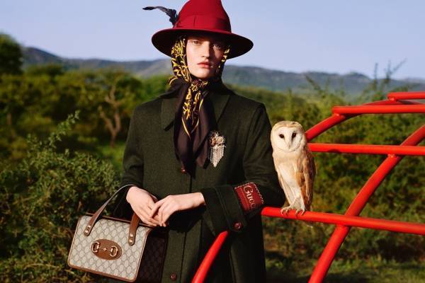 グッチの20年プレフォール新作、オーバーサイズのコートやホースビットを配したボストンバッグなど