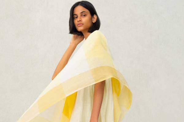 ユニクロ×リナ・シン「クルタ・コレクション」インドの伝統服がベース、カラフルなドレスや綿麻シャツ