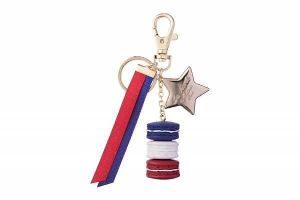 スクレ by ラデュレの限定ステーショナリー、トリコロールカラーのマカロンキーホルダーやポーチなど