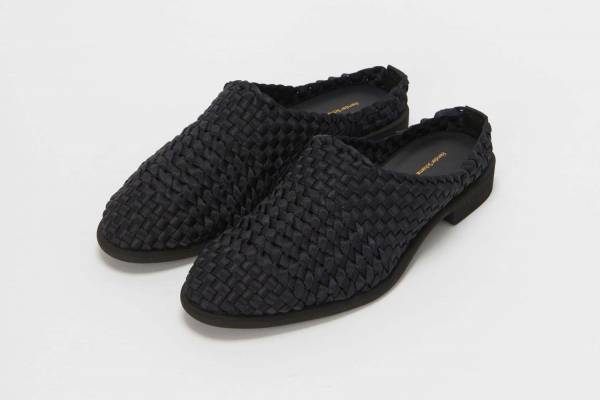 エンダースキーマの新作、ナイロンメッシュの上品ミュール - 19春夏の人気シューズをリプロダクト