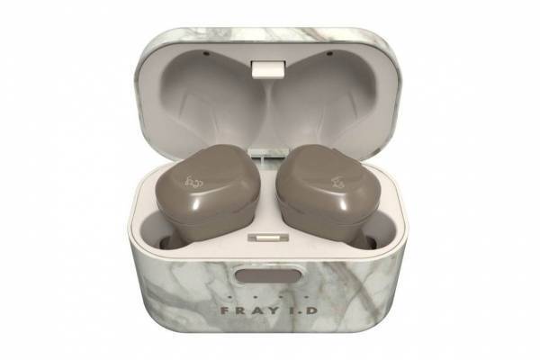 フレイ アイディー限定ワイヤレスイヤホン“マーブル模様”のケース入り、トウカベースコラボで