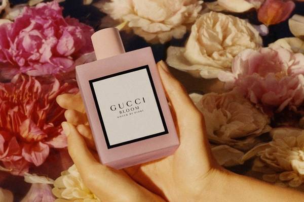グッチの香水「グッチ ブルーム」“花のしずく”オードトワレが復活、軽くみずみずしいフローラル