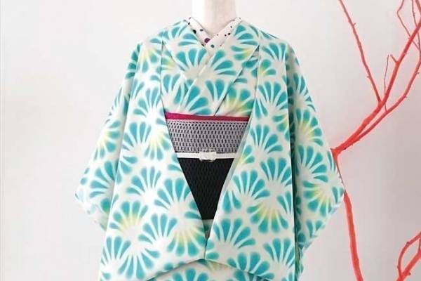 大塚呉服店の20年新作浴衣、コバルトブルーの貝殻柄「シェル」＆ポップな花柄「ポピー」