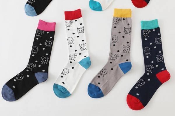 靴下屋×オサムグッズ“大人ポップ”なコラボソックス、キャラの線画＆ポップな配色で