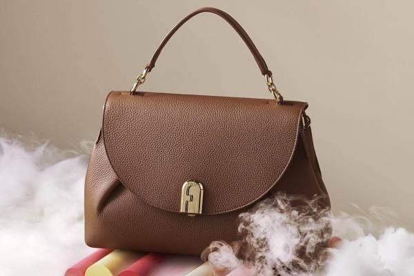 フルラ“新アーチロゴ”輝く「フルラ スリーク」トップハンドルのお仕事バッグや丸型ミニバッグ