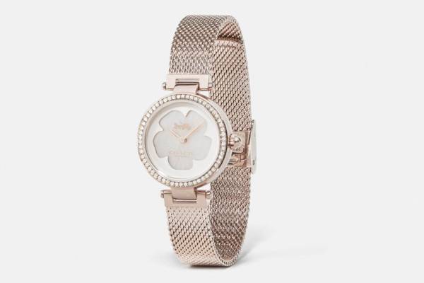 コーチの新作腕時計「パーク 34MM」“ティーローズ”モチーフ＆スワロフスキークリスタルを配して