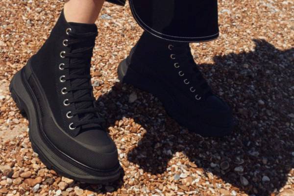 アレキサンダー・マックイーンのボリュームスニーカー「トレッドスリック」メンズ・レディースに新作