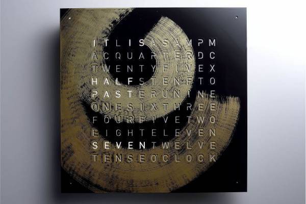 アルファベットで時刻を表示する時計「クロックツー」宮内庁御用達の漆器専門店が蒔絵を施した限定モデル