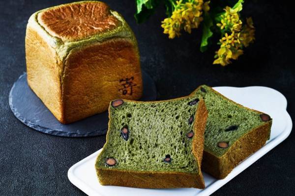 高級食パン専門店嵜本の限定「丹波黒豆とよもぎの食パン」爽やかなよもぎ香るもっちり生地×大粒黒豆
