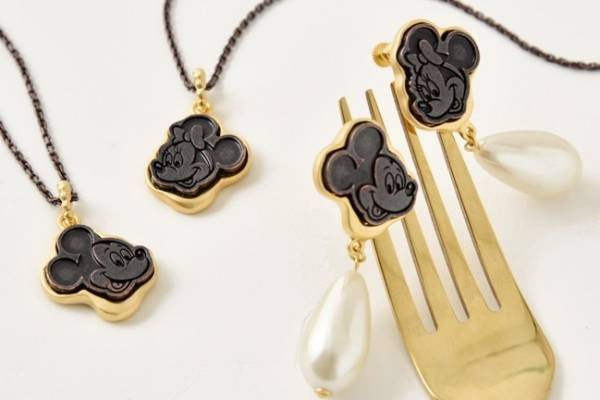 Q-pot.からディズニー“ミッキー＆ミニー”のチョコレート風アクセサリー、レトロなピアスなど