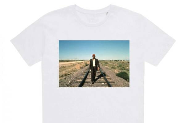 ボンジュールレコード“ヴィム・ヴェンダース×英国IDEA”のTシャツ、映画の1シーンを配して