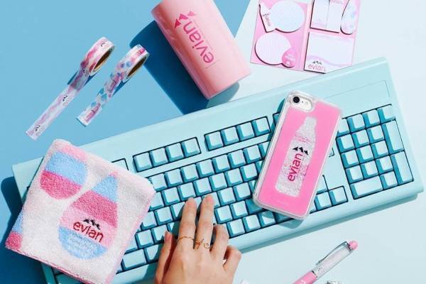 アフタヌーンティー・リビング×エビアンの雑貨、フレンチアルプスの大自然をイメージしたアートをデザイン