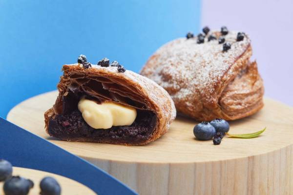 RINGOの限定「焼きたてカスタードブルーベリーパイ」さくさくパイ生地にたっぷりブルーベリー