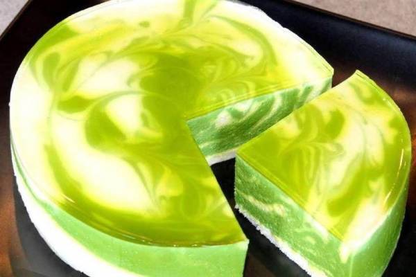 期間限定マーブル模様の“ピスタチオ”チーズケーキ、大阪のチーズケーキ専門店「フォルマ」で