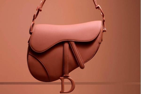 ディオールのアイコンバッグが“ウルトラマット”に、上品ワントーンのバッグ＆小物