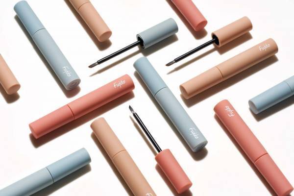 フジコ“塗ってはがすだけ”眉ティントがリニューアル、簡単2ステップの“ナチュ眉”約3日キープ