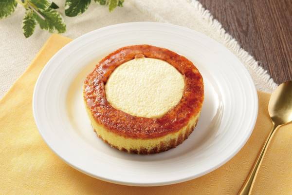 ローソン新作スイーツ、ブリュレクリームたっぷりのロールケーキ&ホイップ付きスフレパンケーキ