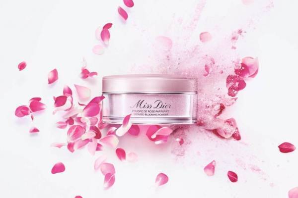 ディオール人気NO.1香水「ミス ディオール」のボディパウダー、ふんわりローズ香るさらさらパウダー
