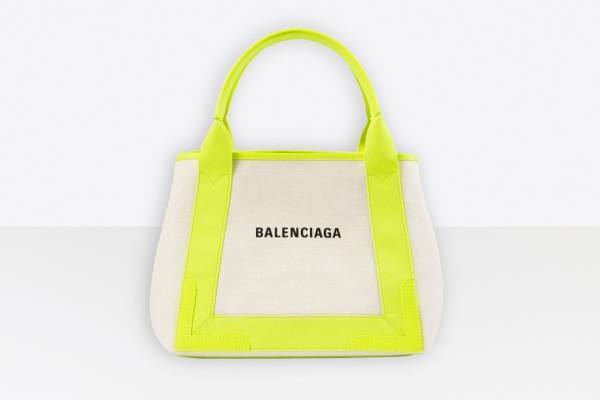 バレンシアガの人気キャンバスバッグ「ネイビー」に、ネオンカラーやウォッシュデニム素材の新作