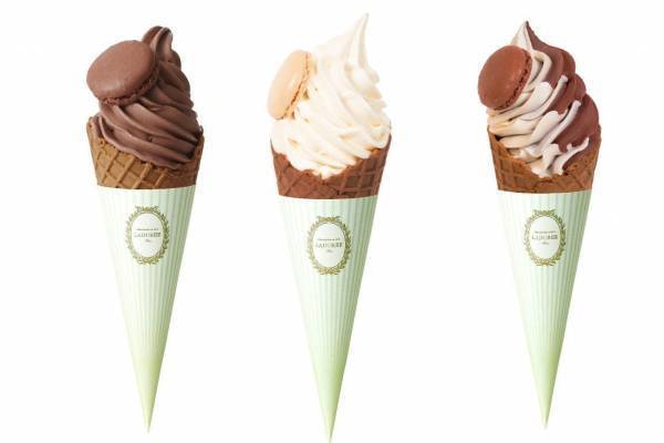 ラデュレの新スタイル店舗が御殿場プレミアム・アウトレットに、“マカロンの帽子付き”ソフトクリームなど