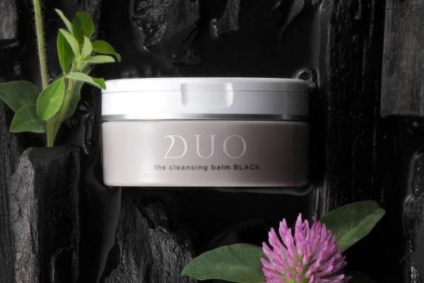 デュオのクレンジングバームが“真っ黒”に！居座り毛穴をオフして理想のツルツル肌に