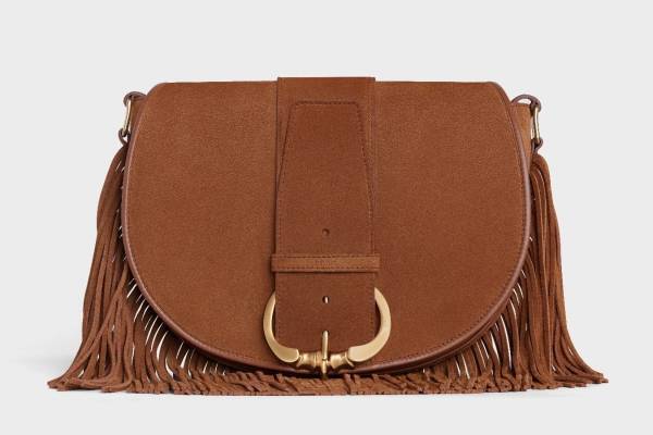 セリーヌの新作バッグ「カマラ」オーバーサイズのベルトを配したフラップ、札幌大丸の新店で先行販売