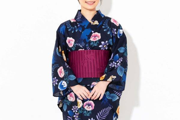 『ふしぎの国のアリス』モチーフの新作浴衣、パンジーや蝶を散りばめて - チェシャ猫カラーの帯とセット