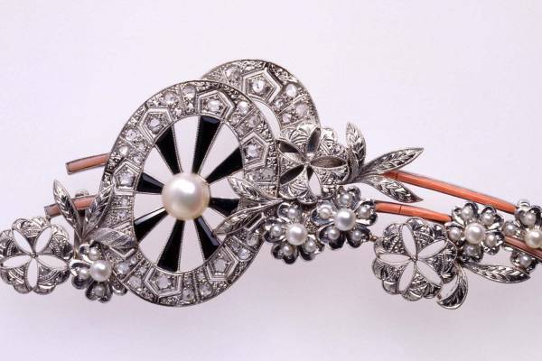 展覧会「真珠─海からの贈りもの」渋谷区立松濤美術館で、古代〜近代の“真珠ジュエリー”を紹介