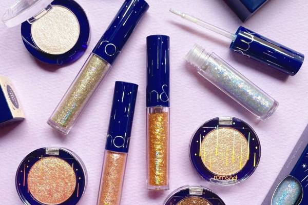 “コスメ好きが注目”ロムアンド(rom&nd)の万能4色アイパレット＆星屑級グリッターシャドウ